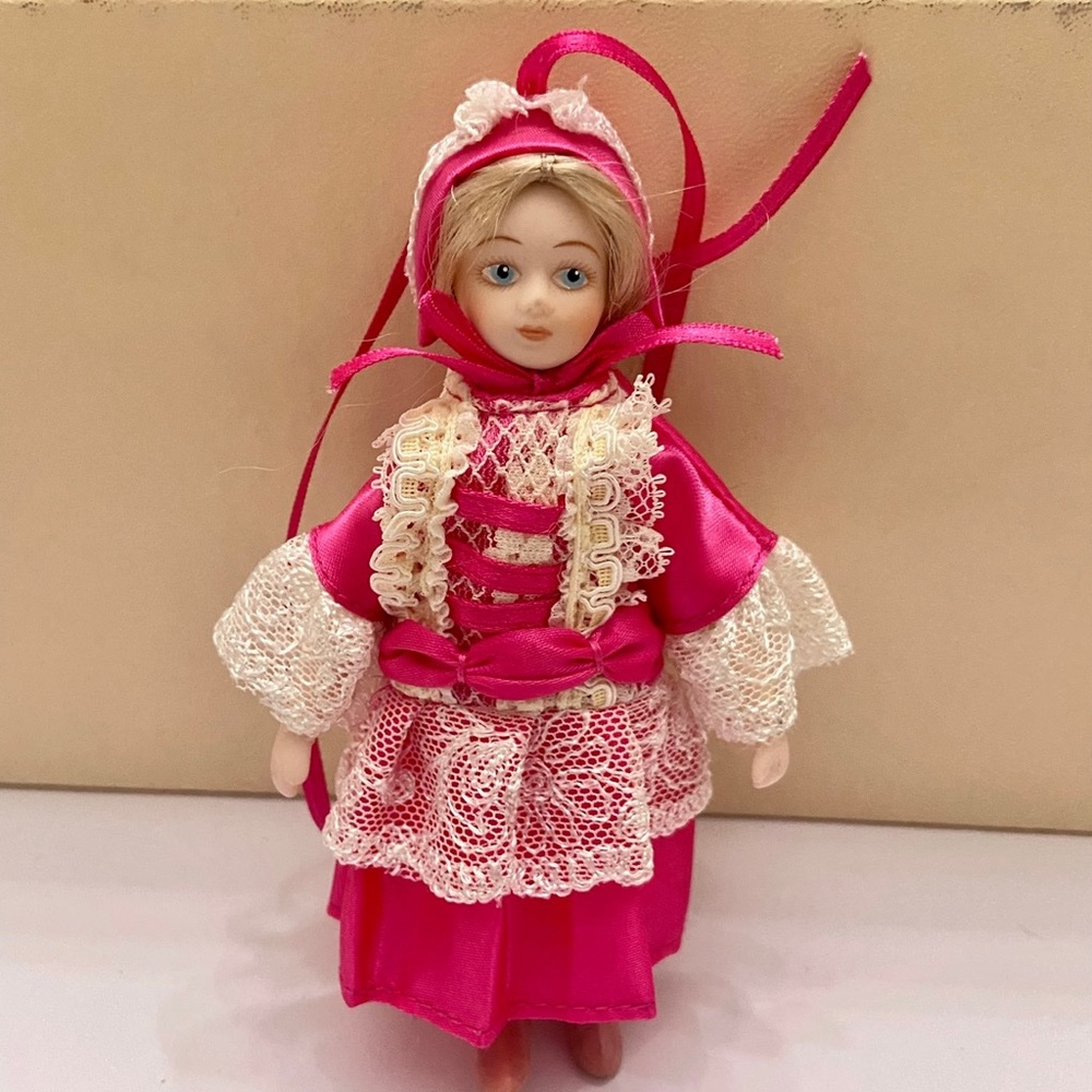 Vintage, Danburry Mint Collection,The Ladies of Dolls-Fashion Christmas Ornament